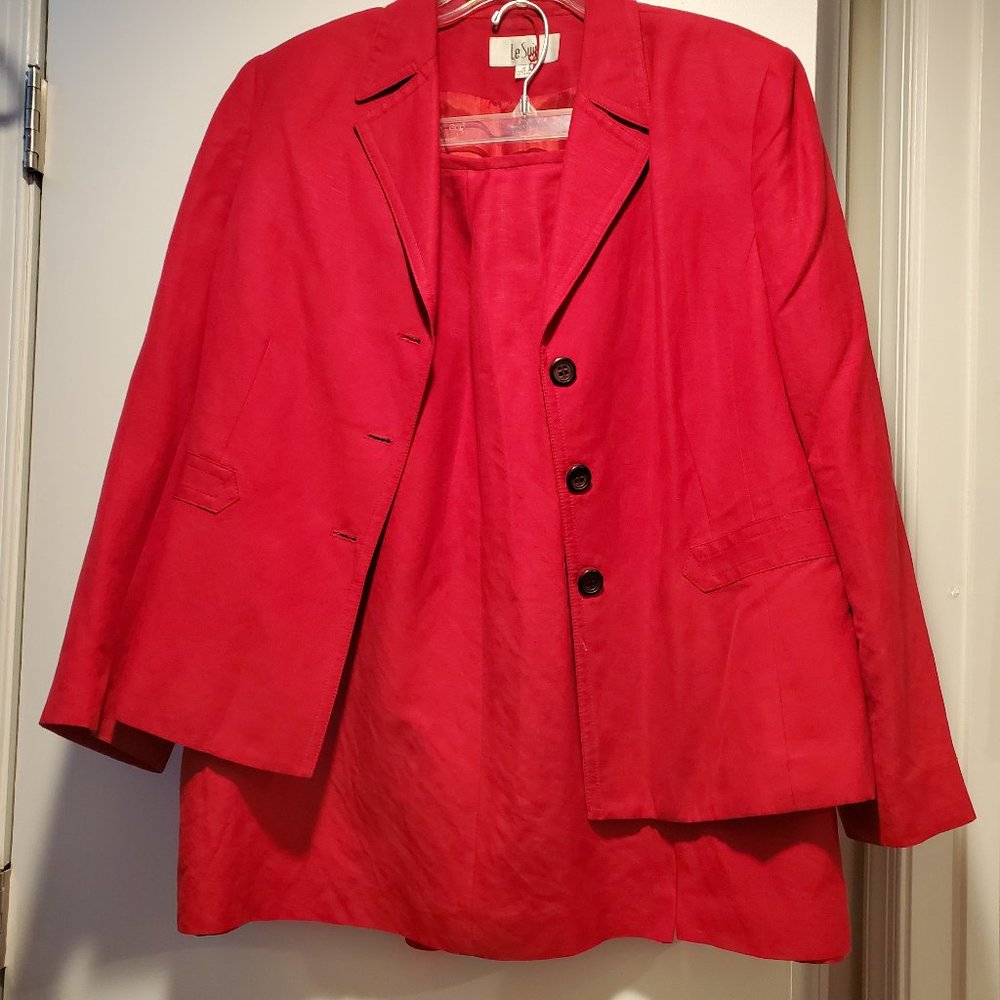 Red Suit - Picture 1 of 4